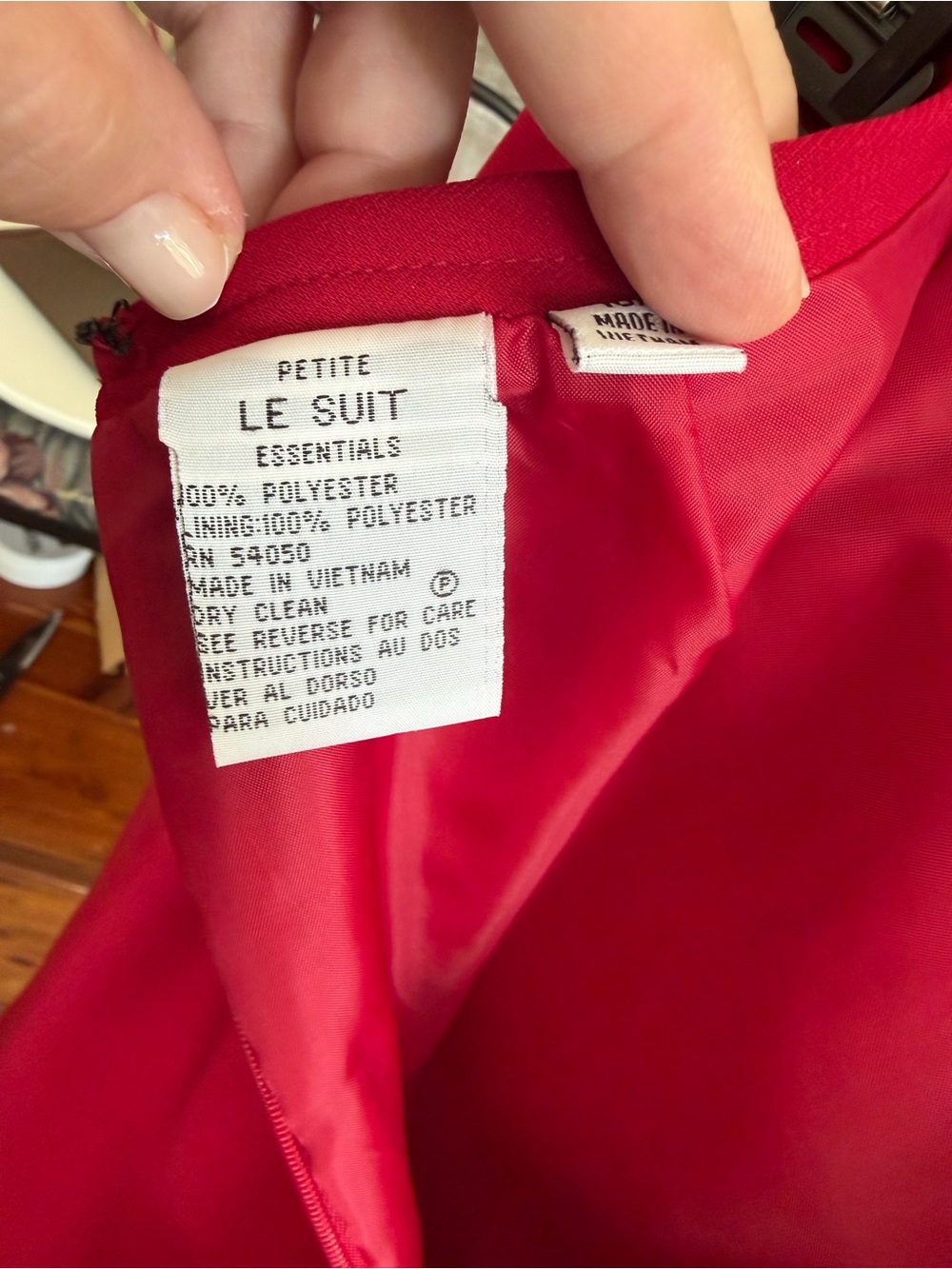 Le Suit Crimson Red Skirt Suit Set Size 10P Tailored Blazer Pencil Skirt Classic - Picture 9 of 12